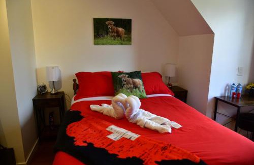 70 Mile House Bed & Breakfast | The Blue Cottage B&B