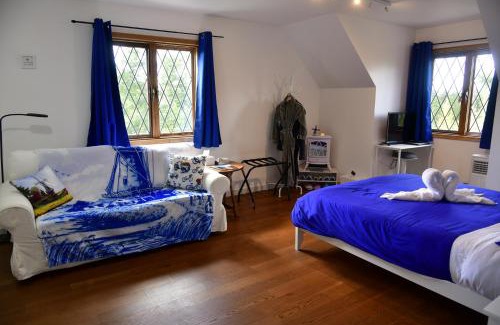 70 Mile House Bed & Breakfast | The Blue Cottage B&B