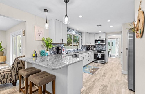 Deep Hole House | The Blue Crab - Your Dream Vacation awaits you!