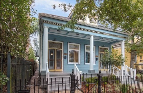 Uptown Historic District House | The Blue Dog Classic Shotgun 2 Blocks to streetcar