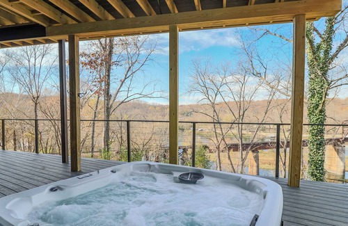 Cotter House | The Blue Heron's Nest - private hot tub overlooking the White River!