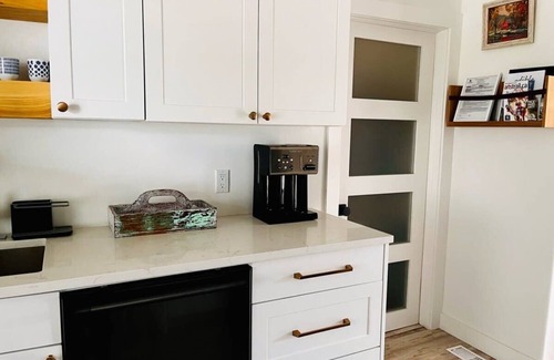 Prince Edward House | The Blue House in the heart of Picton