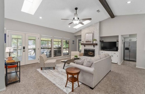 Tool House | The Blue House - Lake Front Getaway