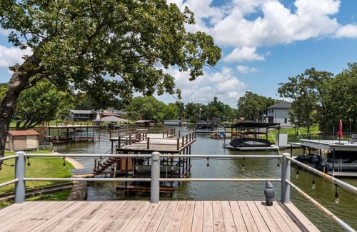 Tool House | The Blue House - Lake Front Getaway