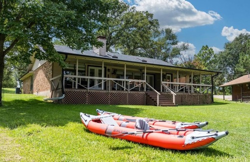 Tool House | The Blue House - Lake Front Getaway