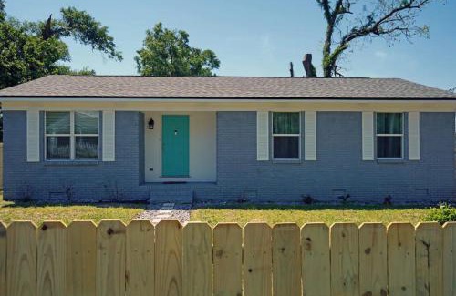 Southeast Pensacola House | The Blue Pearl 6min to Downtown -Short Beach Drive