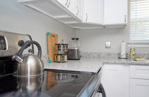 Southeast Pensacola House | The Blue Pearl 6min to Downtown -Short Beach Drive