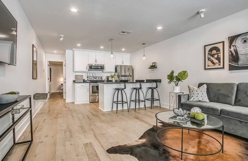 Central Oklahoma City House | The Blue Vinyl - Elegantly Revived Historic Spot