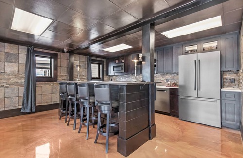 Holland Apartment | The Boardroom