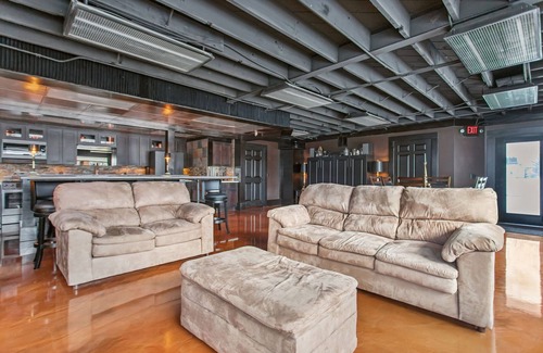 Holland Apartment | The Boardroom