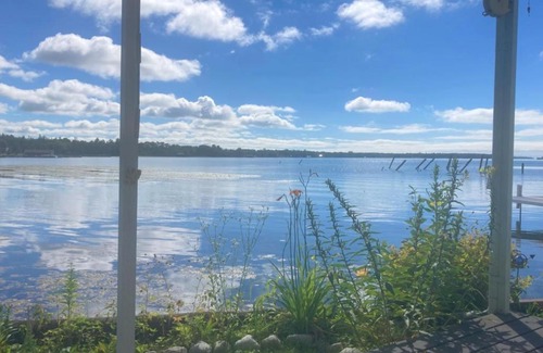 Cedarville House | The Boathouse - Lakeside Cottage