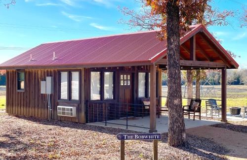 Elm Mott Ski Chalet | The Bobwhite Cabin 15MIN to Magnolia Baylor