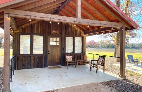 Elm Mott Ski Chalet | The Bobwhite Cabin 15MIN to Magnolia Baylor