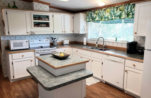 Crystal River House | The Bonefish—Mellow Ozello Canal Stilt Home—Kayaks, Dock, King Beds, Gulf Access