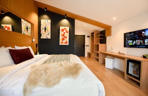 Cioplea Apartment | THE BOOK KEEPER Relaxed Hotel Room in Predeal