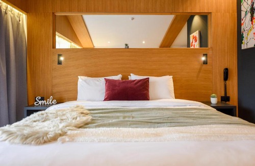 Cioplea Apartment | THE BOOK KEEPER Relaxed Hotel Room in Predeal