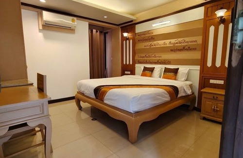 Thapae Hotel | The Boone Hotel