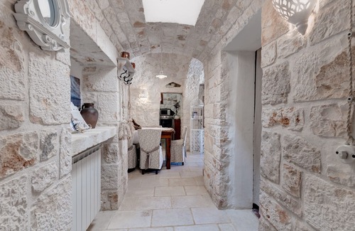 Ostuni Villa | The Borgo del Trullo Magno: wood-fired oven, jacuzzi.