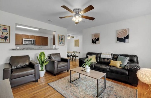Chapel Ridge House | The Bowden - Renovated 4-Bedroom