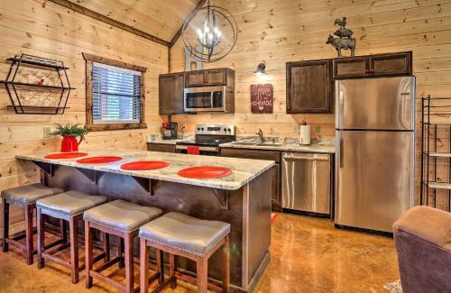 Broken Bow House | The Breeze - Broken Bow Cabin with Hot Tub and Deck!