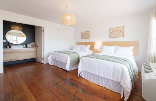 Newport Landing Hotel | The Breeze Motel