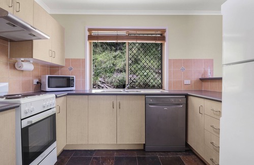 Emu Park House | The Breezy Emu - Pet Friendly