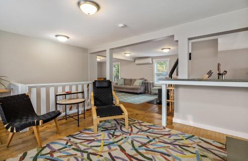 Munjoy Hill Apartment | The Brew House - 2nd Floor Private Apartment