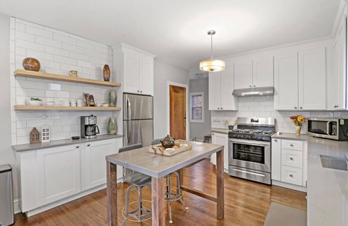 Waukegan House | The Brick Arch- 3 bedroom home