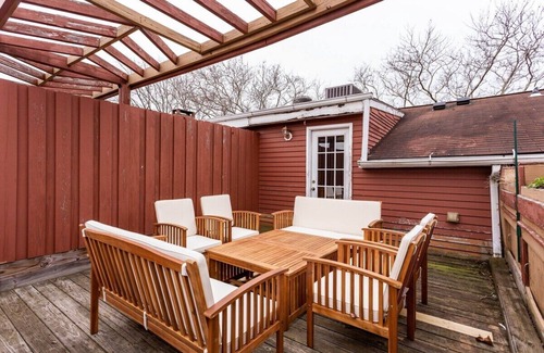 Mill River Apartment | The Brick Wooster Square | Yale | Skyline Deck