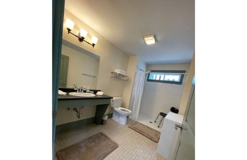 Nauvoo House | The Brickhouse in Nauvoo Sleeps 18!