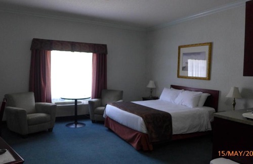 Fort McMurray Hotel | The Bridgeport Inn