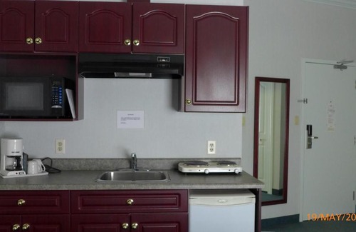 Fort McMurray Hotel | The Bridgeport Inn