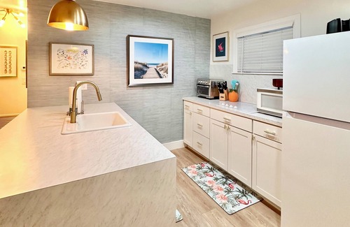 Downtown Dunedin Cottage | The Briny Bubble…Charming 2-bedroom cottage in Dunedin, steps to Main Street