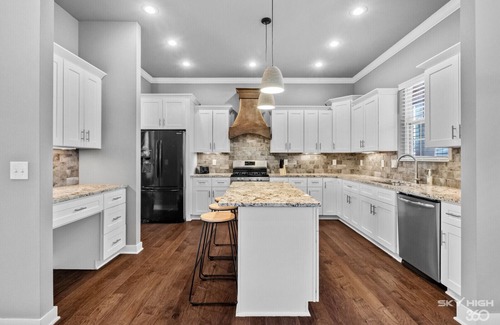 Rogers House | The Broadway SLEEPS 10 Near Pleasant Grove