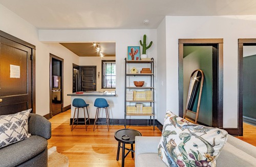 North Center Apartment | The Broasis at Wrigley