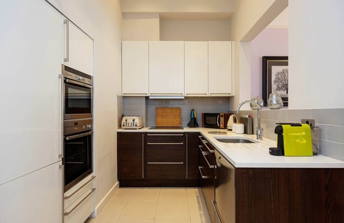 Addison Apartment | The Brook Green Retreat, by Veeve