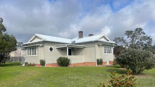 Tenterfield House | The Brown House Tenterfield