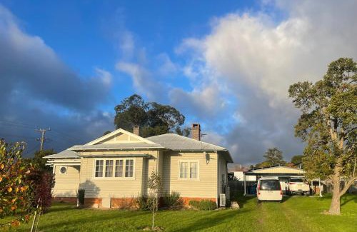Tenterfield House | The Brown House Tenterfield