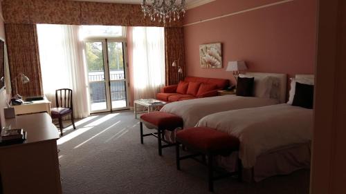 Stratford Hotel | The Bruce Hotel