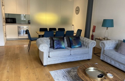 Plymouth Apartment | The Bruce @ RWY Entire Apartment - sleeps 11 guests in 3 bedrooms