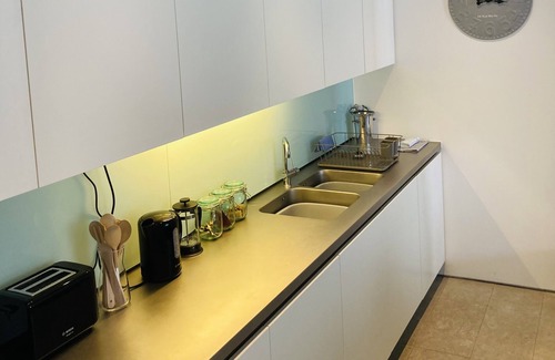Plymouth Apartment | The Bruce @ RWY Entire Apartment - sleeps 11 guests in 3 bedrooms