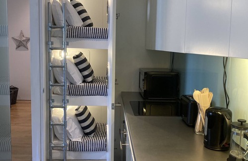 Plymouth Apartment | The Bruce @ RWY Entire Apartment - sleeps 11 guests in 3 bedrooms