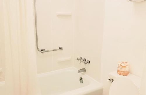 Sheridan Hotel | The Budget Inn Express