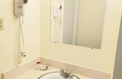 Sheridan Hotel | The Budget Inn Express