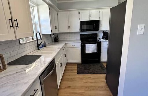 Morgans Point Resort House | The Buffalo Bill - Small town charm