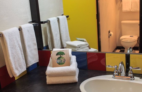 Silver Star Mountain Hotel | The Bulldog Silver Star - Standard Queen + Queen 1