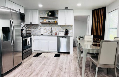 Zephyrhills House | The Bungalow Getaway