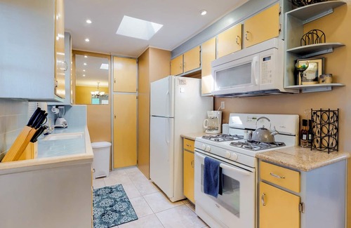 Joshua Tree House | The Bungalow in Downtown Joshua Tree - A Renovated Mid-Century Bungalow