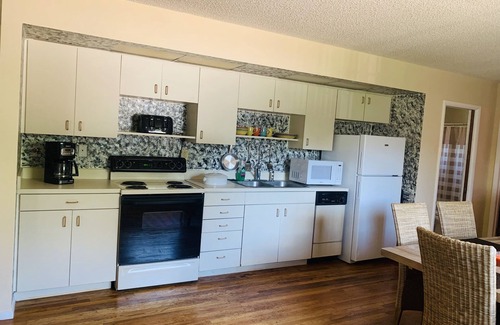 Bearss Plaza House | The Bunk House at River Hills