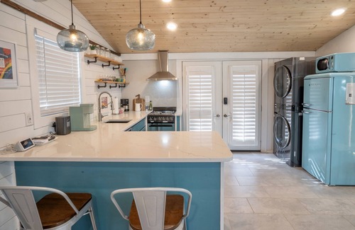 Acworth Apartment | The Bunkhouse “ 5 minutes to I-75” Unique Loft across Brewery & Wedding Venues.